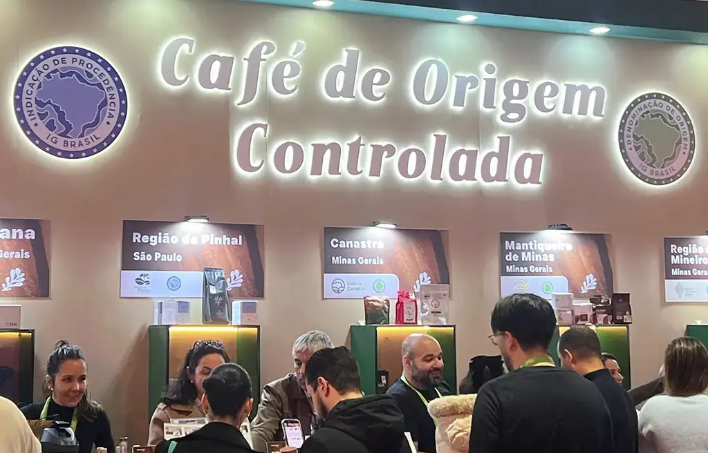NA MESA DE CENTRO DA SERRA GAÚCHA, O BRASIL SERVIDO PELA SUA ORIGEM