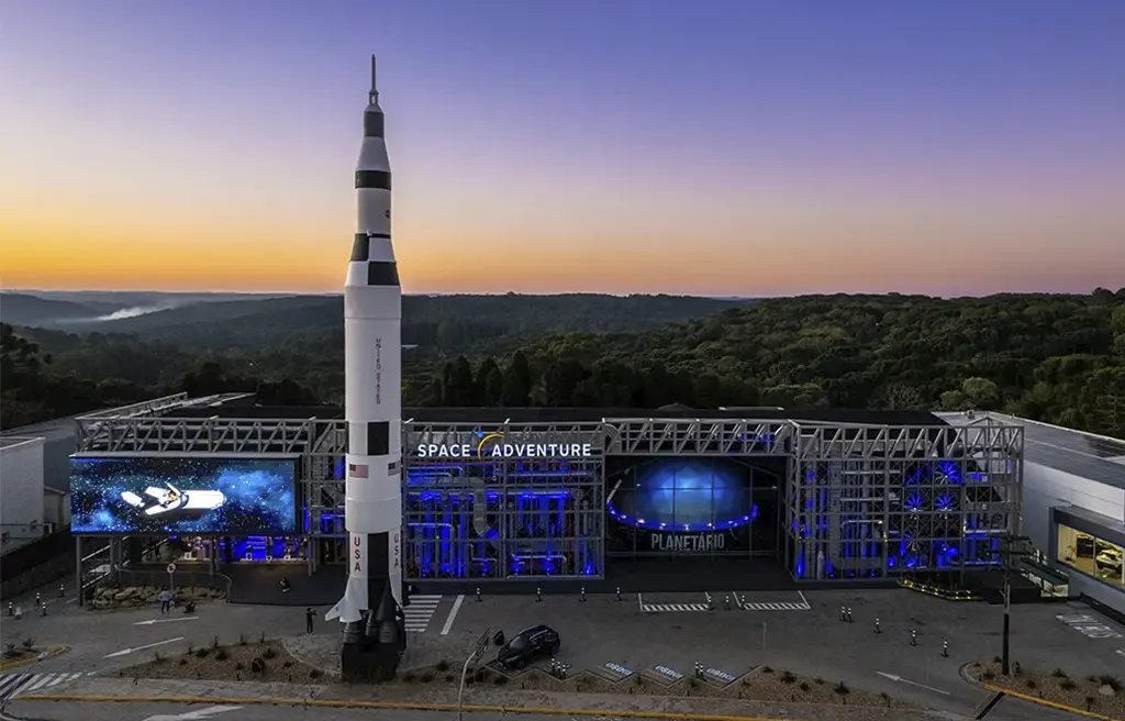 Em setembro, preços especiais no Space Adventure