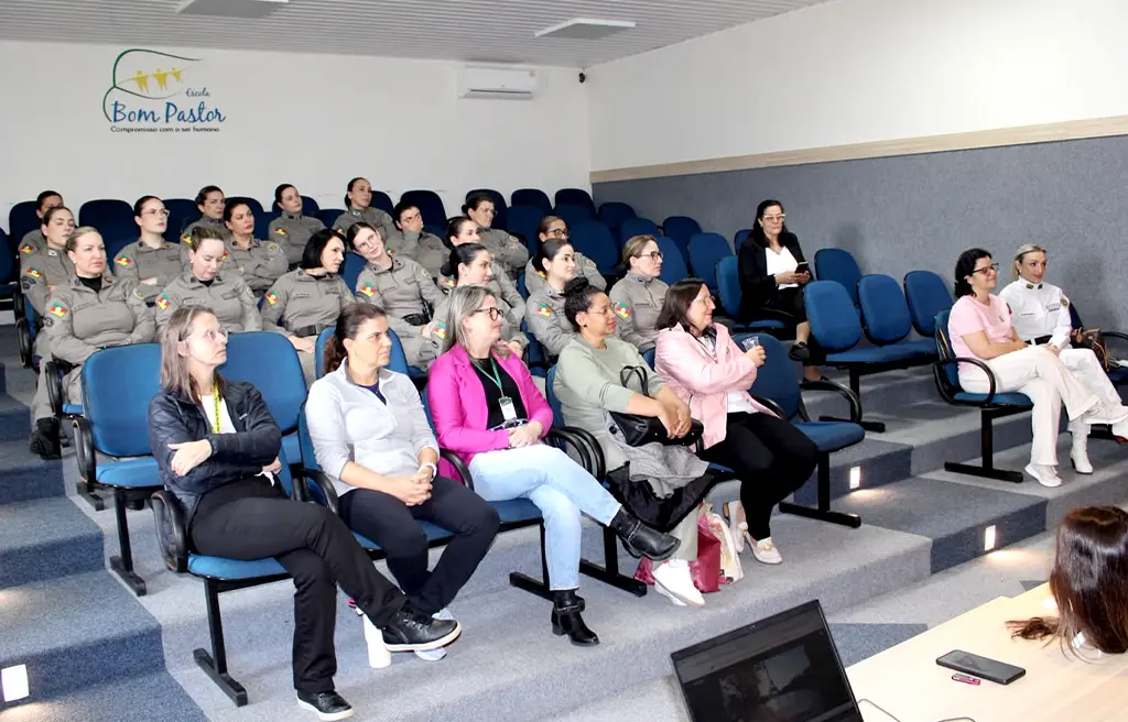 POLICIAIS MILITARES FEMININAS HOMENAGEADAS NO OUTUBRO ROSA