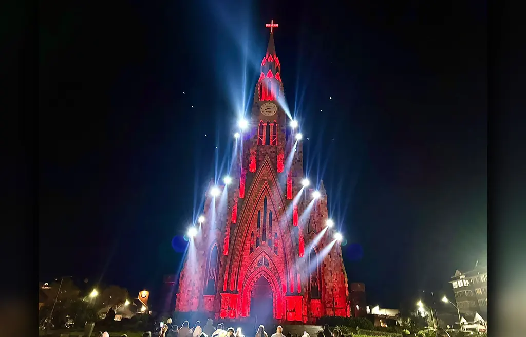 CATEDRAL DE PEDRA VOLTA A TER SHOW DE LUZ E SOM