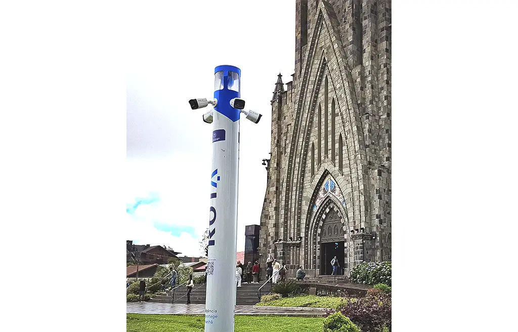 CANELA TESTA TOTEM DE MONITORAMENTO PARA SEGURANÇA