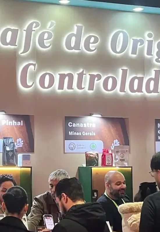 NA MESA DE CENTRO DA SERRA GAÚCHA, O BRASIL SERVIDO PELA SUA ORIGEM