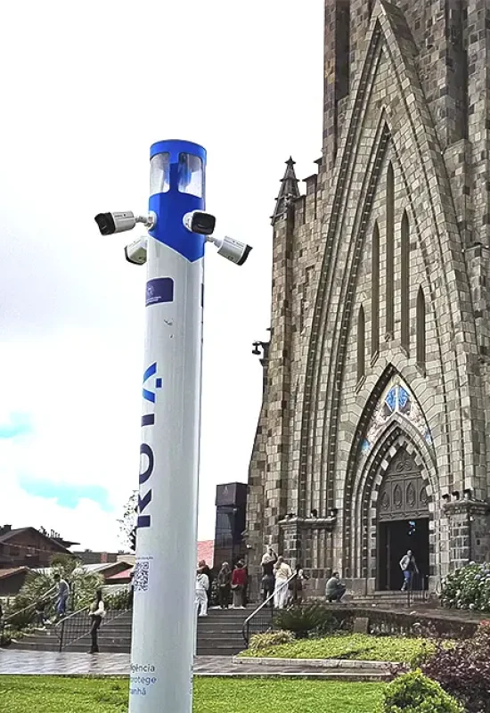 CANELA TESTA TOTEM DE MONITORAMENTO PARA SEGURANÇA